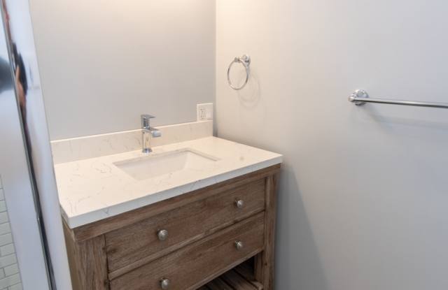 1821 West Farragut Avenue, Apt 2 Gallery 4