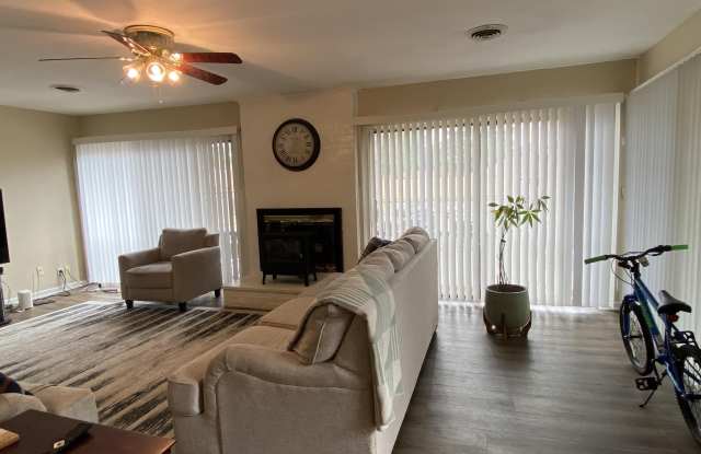 6586 S POPLAR WOODS Cir S Gallery 4