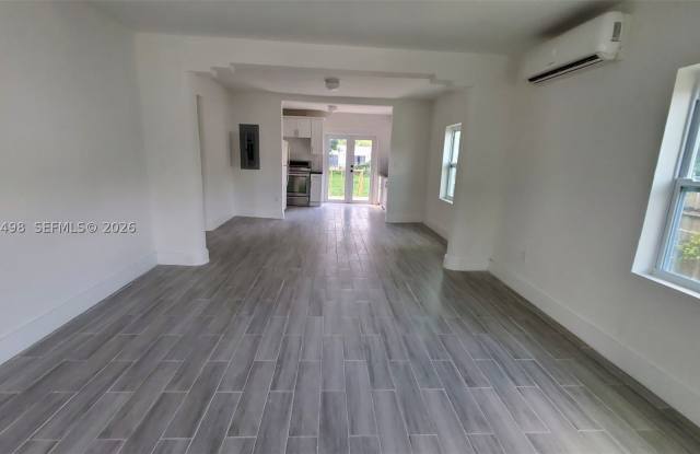 560 NW 53rd St photos photos