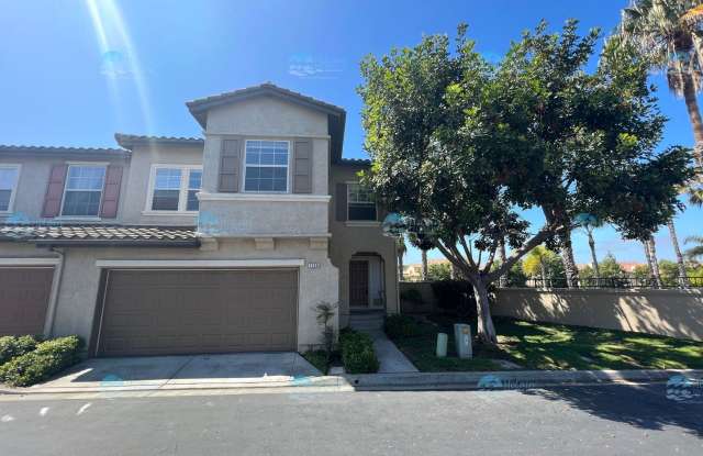 End unit 4 Bedroom House Available Now in Poinsettia Heights photos photos