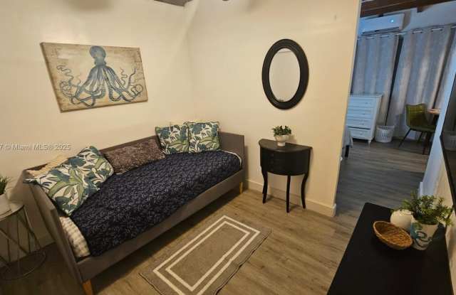 1836 Roosevelt St photos photos