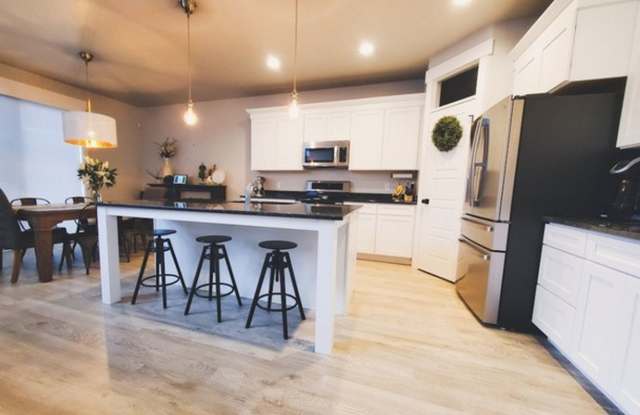Beautiful 4 Bedroom Home, Bluffdale, 2827 sq ft,  Updated! photos photos