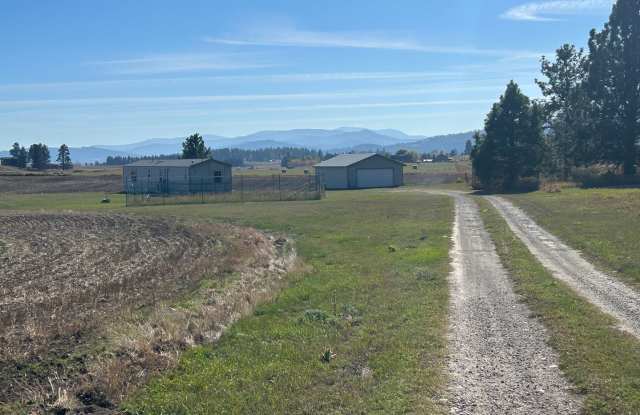 Peaceful Rural Living in West Valley – 3 Bed, 2 Bath with Garage & Garden Gallery 3