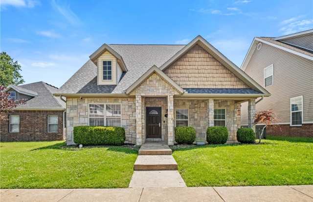 1514 NE Young Avenue photos photos