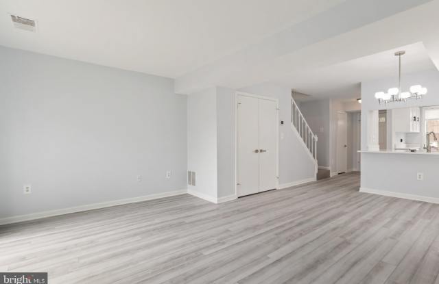 2403 S WALTER REED Drive S Gallery 4