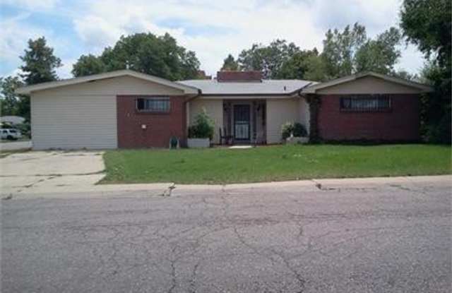 Roomy Single Family Home w/5 Beds 2 baths photos photos