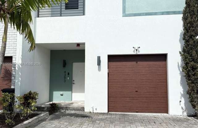 4393 NW 9th St photos photos