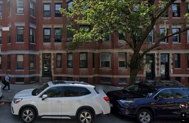 1Br/1Bth apartment available Feb 1st! Public transportation, close to shops and restaurants! photos photos