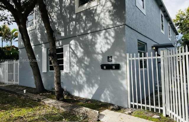 5 NE 16th Ct photos photos