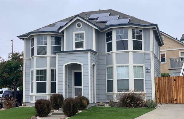 ~4 Bedroom 2.5 Bath House ~ Includes Water & has Solar ~ Huge Savings on Utilities ~ photos photos