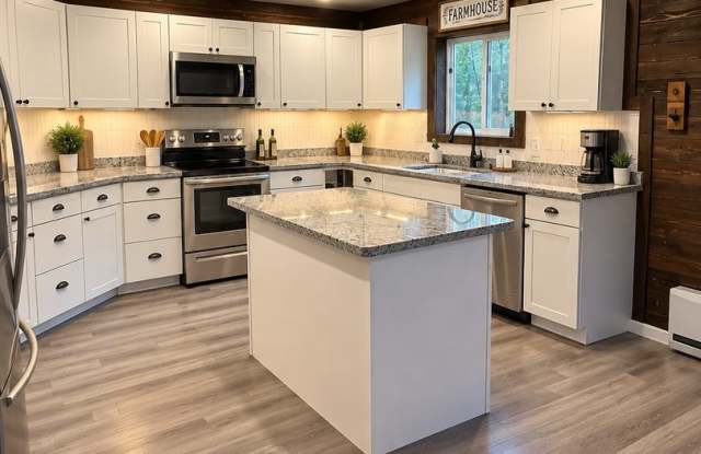 Spacious 3-Bedroom North Pole Home with a Large Primary Suite, Fenced Yard, and Two-Car Garage Gallery 4