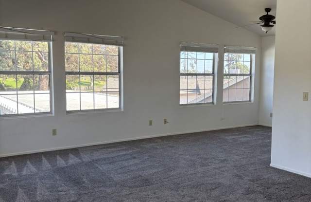 2 Bedroom/1.5 Bathroom Available Now in Private Community! Gallery 3