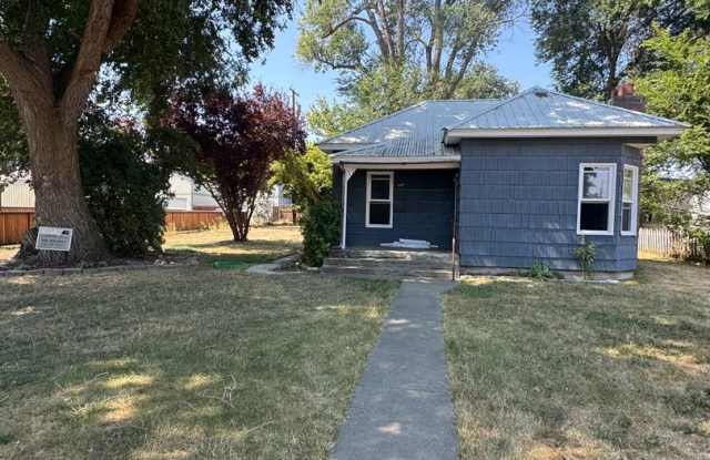 Charming 2 Bed on a Spacious Lot photos photos