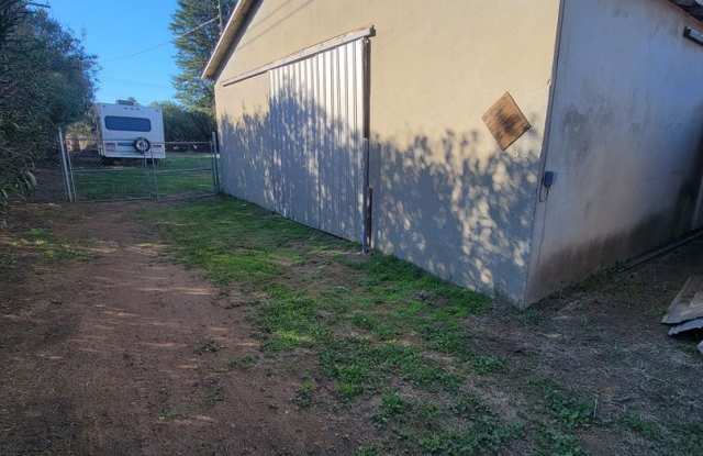 LARGE workshop or storage space available for lease in Ramona. Gallery 2