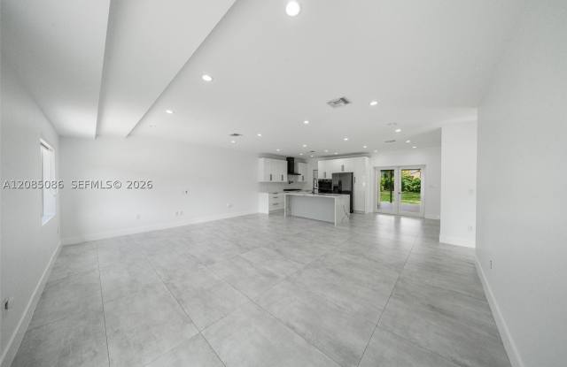 1935 SW 24th Ter Gallery 3
