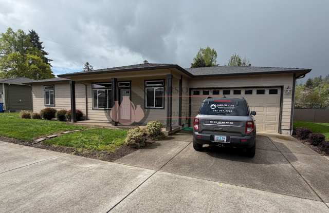 Modern West Salem Home: Central AC, 2-Car Garage & Washer/Dryer photos photos