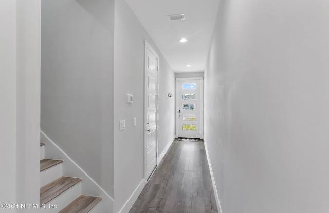 807 7TH Avenue S Gallery 3