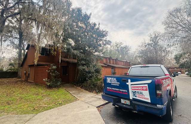 Cozy Gainesville Townhome: Comfort and Convenience Await! photos photos