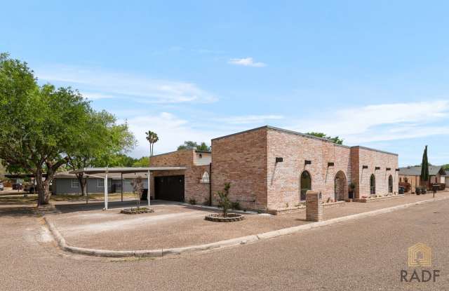 Charming Country Retreat with Modern Elegance - 2216 Robyn Lane, Mission, TX 78572