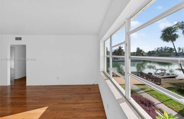 160 S Shore Dr - 160 South Shore Drive, Miami Beach, FL 33141