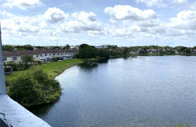 9375 Fontainebleau Boulevard - 9375 Fontainebleau Boulevard, Fountainebleau, FL 33172