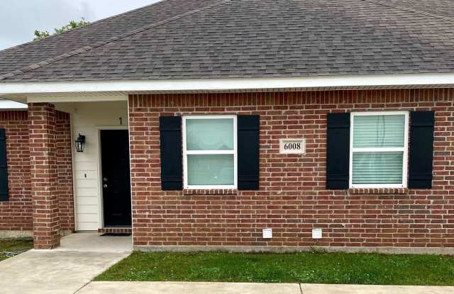 Modern 3B/2B Duplex Available in South Lake Charles photos photos