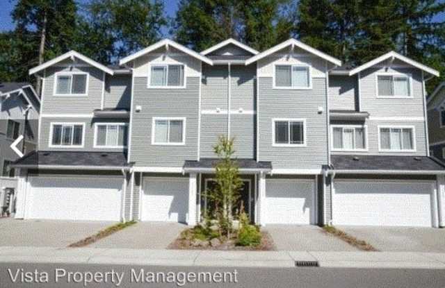 Edgewater at South Hill townhome in Puyallup ! 2 bedrooms 1 1/2 bathrooms and 3 stories. - 17814 75th Avenue East, Frederickson, WA 98375