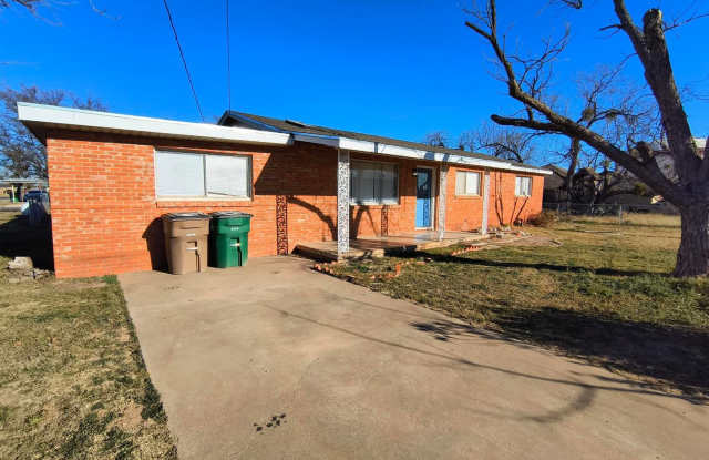 Charming 4 bedroom, 2 bath home AVAILABLE NOW! - 3230 Abilene Street, San Angelo, TX 76901
