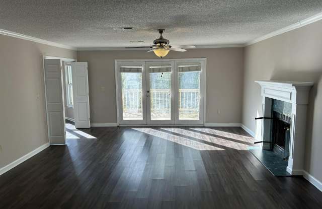 550 Farmingdale Drive - 550 Farmingdale Road Southeast, Huntsville, AL 35803