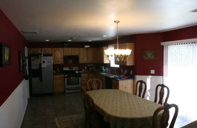 Huge 3 bed 2.5 bath single home in Spanish Fork Gallery 4
