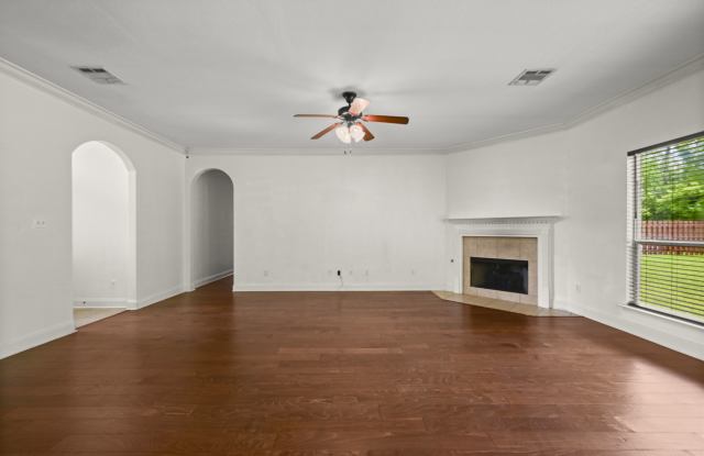 13638 Cantebury Avenue Gallery 3