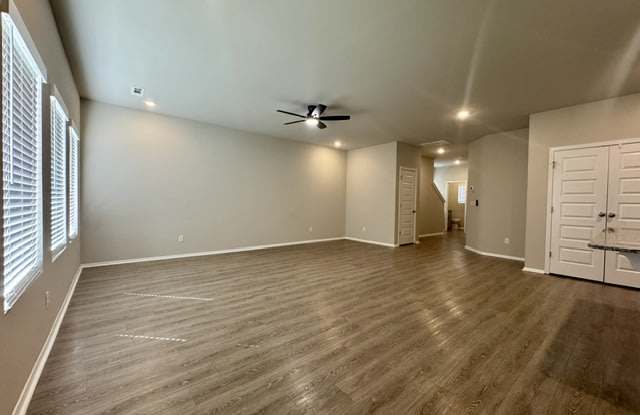 3403 SW Adoration St Gallery 4