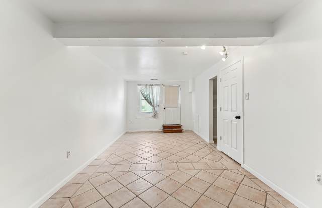 529 W Marshall St photos photos