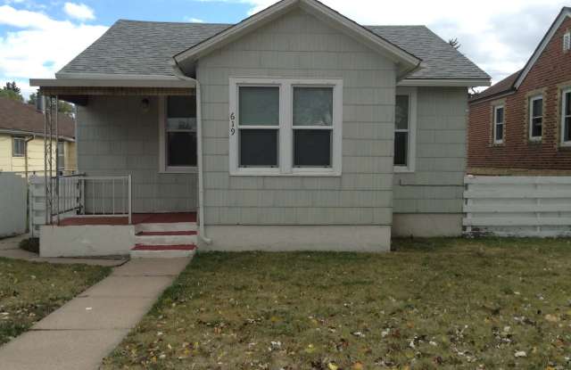 2 BEDROOM, 1 BATHROOM SINGLE FAMILY HOME - 619 East 9th Street, Cheyenne, WY 82007