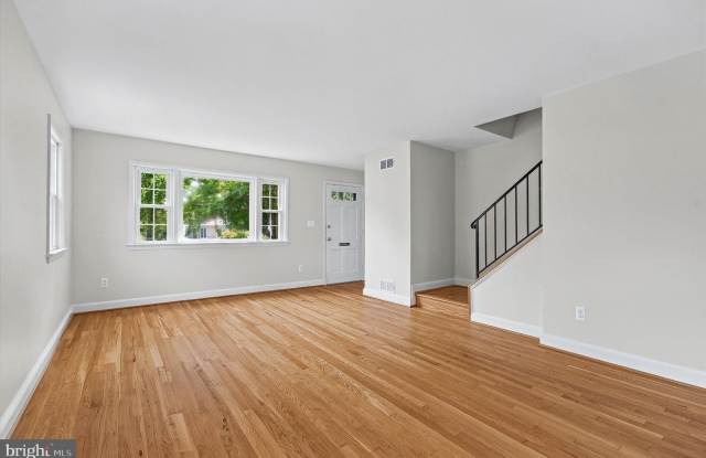2214 COMMONWEALTH Avenue Gallery 4