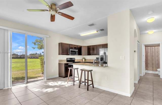 134 SE 28th Ter - 134 Southeast 28th Terrace, Homestead, FL 33033