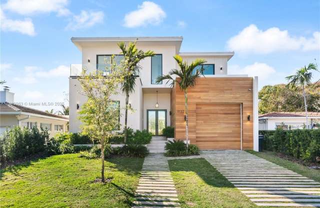 9132 Dickens Ave photos photos