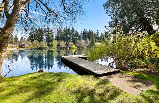 2 bedroom with Deck and 2 parking spots in Echo Lake Waterfront Condos - 1132 North 198th Street, Shoreline, WA 98133