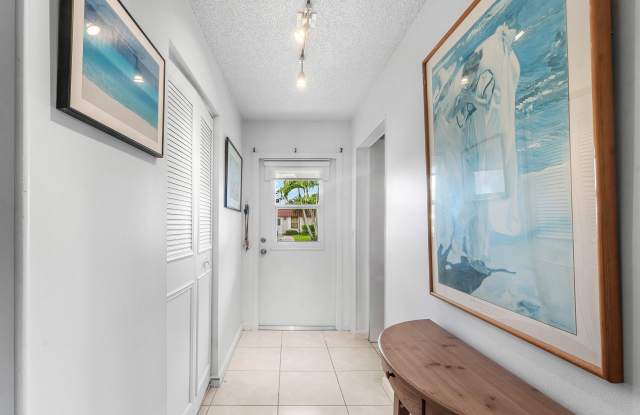 687 MARLBORO Oval Gallery 3