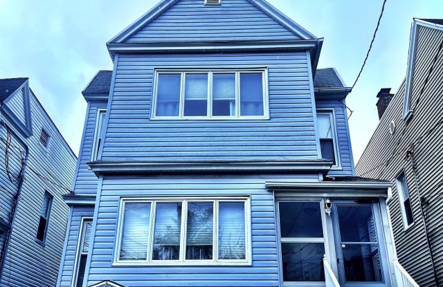25 KELLY PARKWAY - 25 Kelly Parkway, Bayonne, NJ 07002