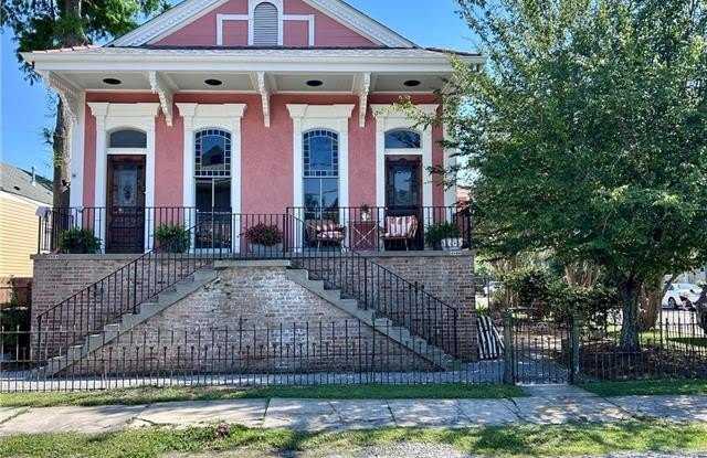 4936 COLISEUM Street photos photos