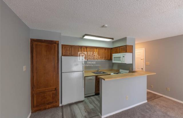 1 Bedroom 1 Bath Unit Available for Rent in Dallas - 9805 Walnut Street, Dallas, TX 75243