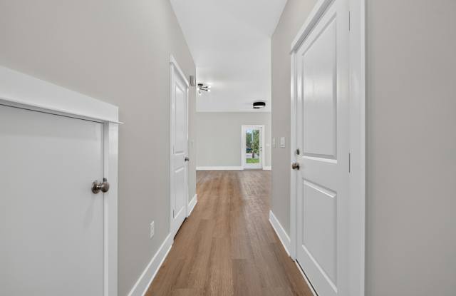 74 NW Jefferson Gallery 4