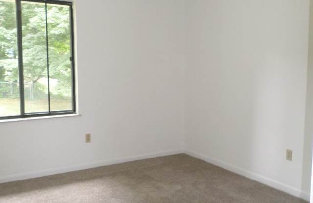 4 Bedroom 3 Bath House with 1 Car Garage Gallery 4
