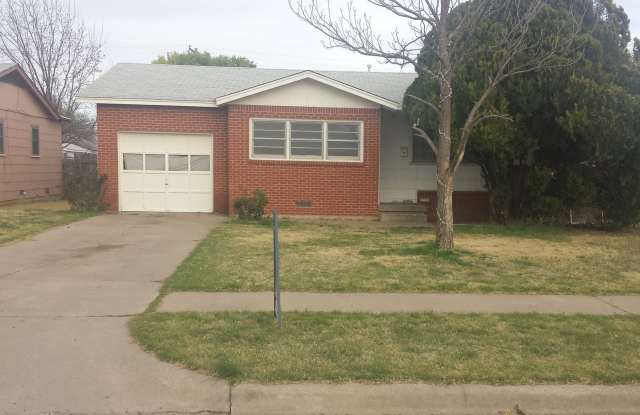 3 Bedrooms, 1 Bath, 1 Car Garage Near Caprock High School! - 3119 Browning Street, Amarillo, TX 79103