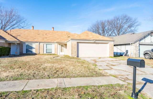 3 Bedroom Duplex in Union School! Available for immediate move in! - 3932 South 125th East Avenue, Tulsa, OK 74146