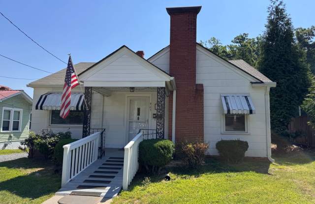 2 BED, 1 BATH HOME LOCATED A FEW BLOCKS FROM DOWNTOWN ASHEBORO! photos photos