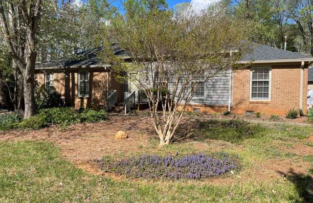 Spacious 4 Bedroom Off Jefferson Rd photos photos