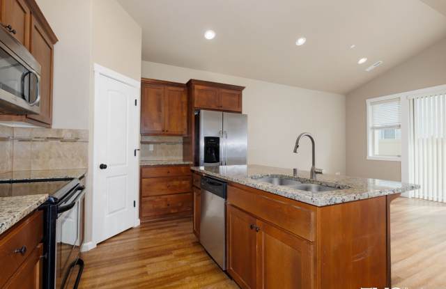Centrally Located Townhome with Attached Garage  AC - 8223 Northeast 20th Street, Vancouver, WA 98664