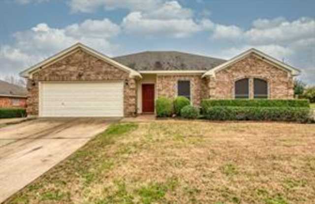 316 Hacienda Drive - 316 Hacienda Drive, Waxahachie, TX 75165